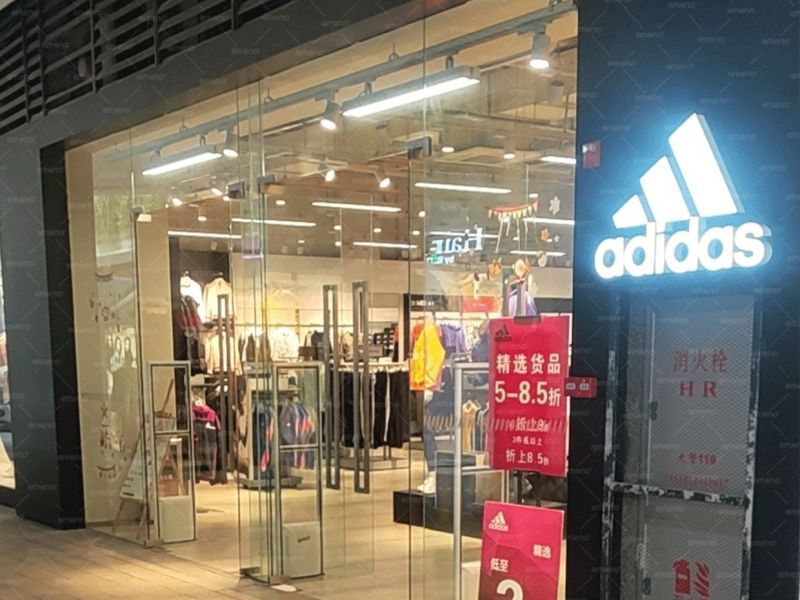 Tienda de la marca Adidas instaló un dispositivo antirrobo para tienda de ropa Cubic Beauty AM6208