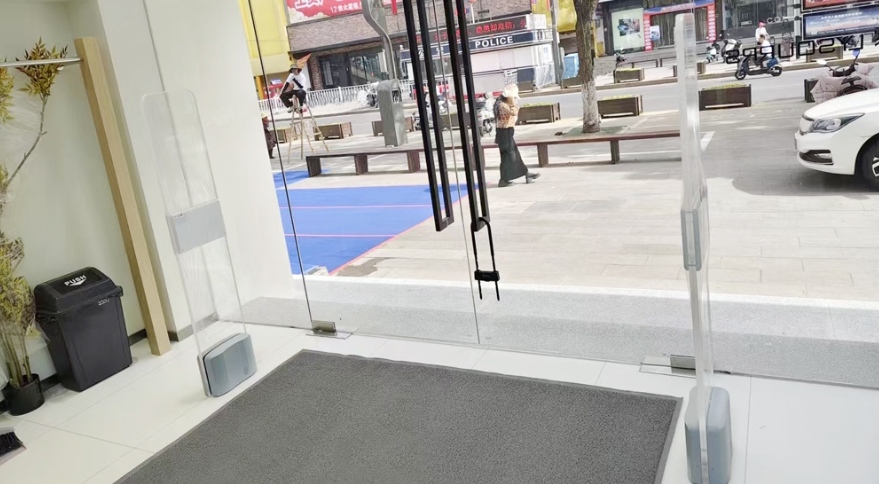 AM&RFID de doble frecuencia: Seguridad inteligente para la industria minorista de confección.